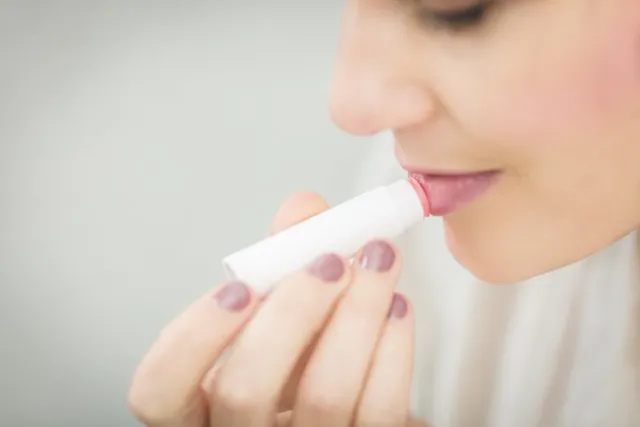 Lip Scrub til pleje af tørre læber  Effektiv eksfoliering og intensiv pleje for dine tørre læber - 6 stk.