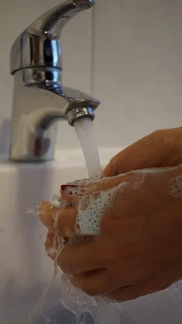 Body Wash med B12  -  Til daglig fugt og næring  B12 Body Wash  -  daglig pleje, der renser, fugter og beroliger huden. - 1 stk.